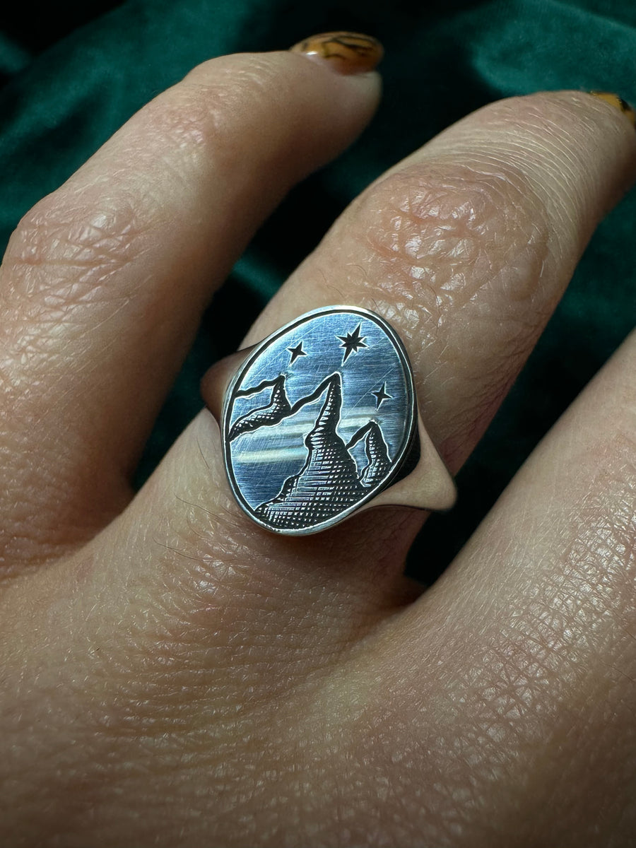 RTS Night Court Signet – MAC