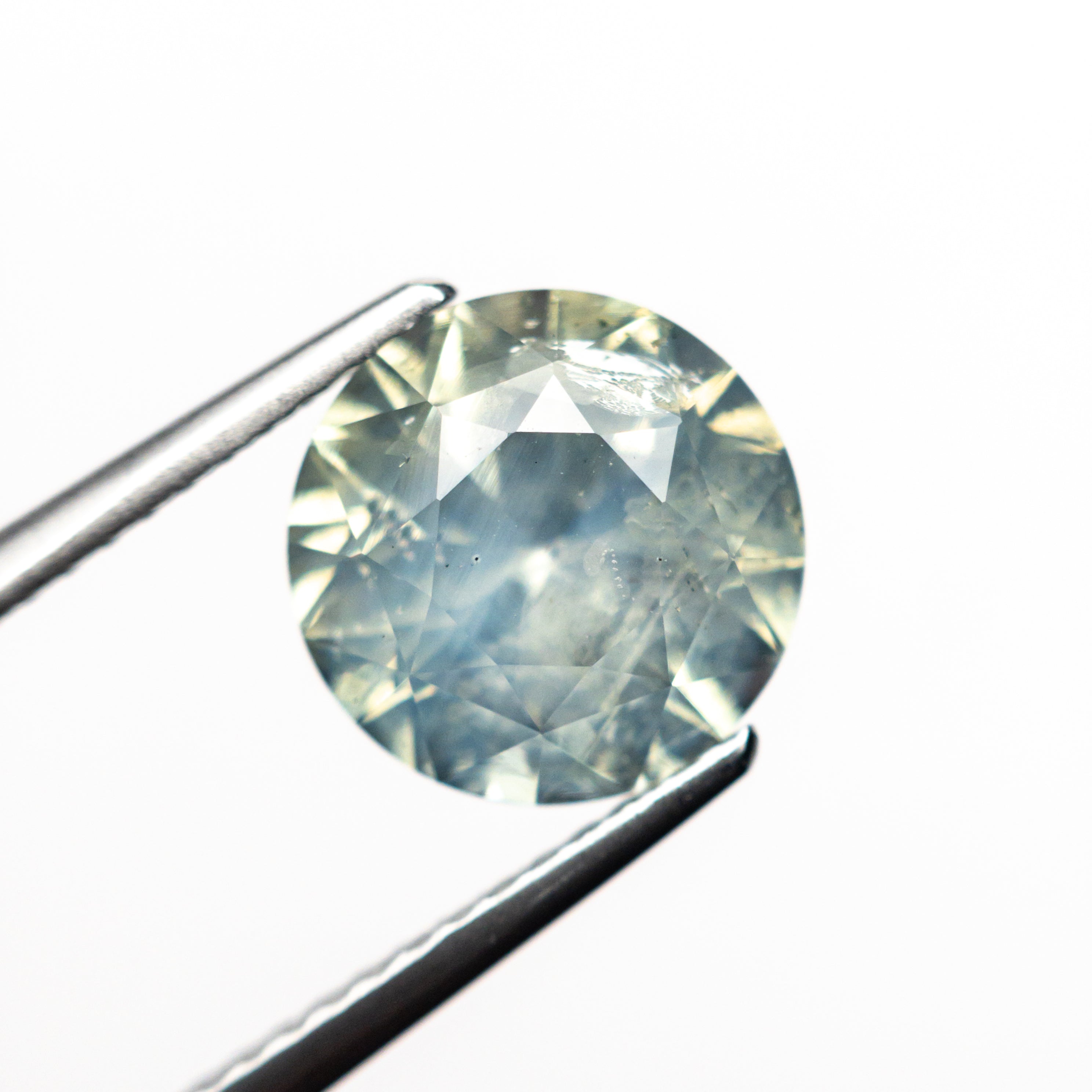4.04ct 9.05x9.01x6.32mm Round Brilliant Sapphire 26447-01