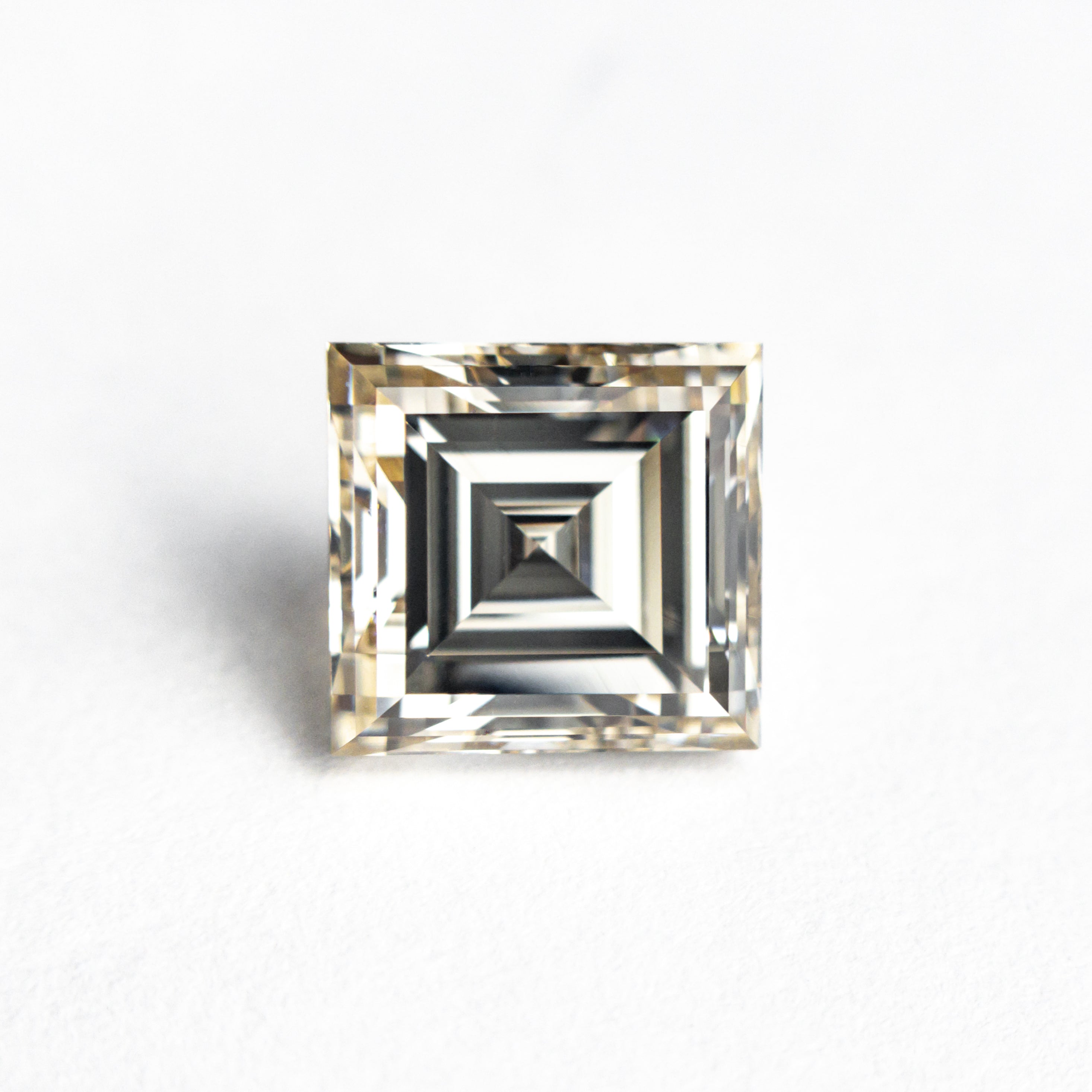 2.50ct 7.64x7.24x4.95mm VVS2 Q-R Carré Cut 🇨🇦 26808-01