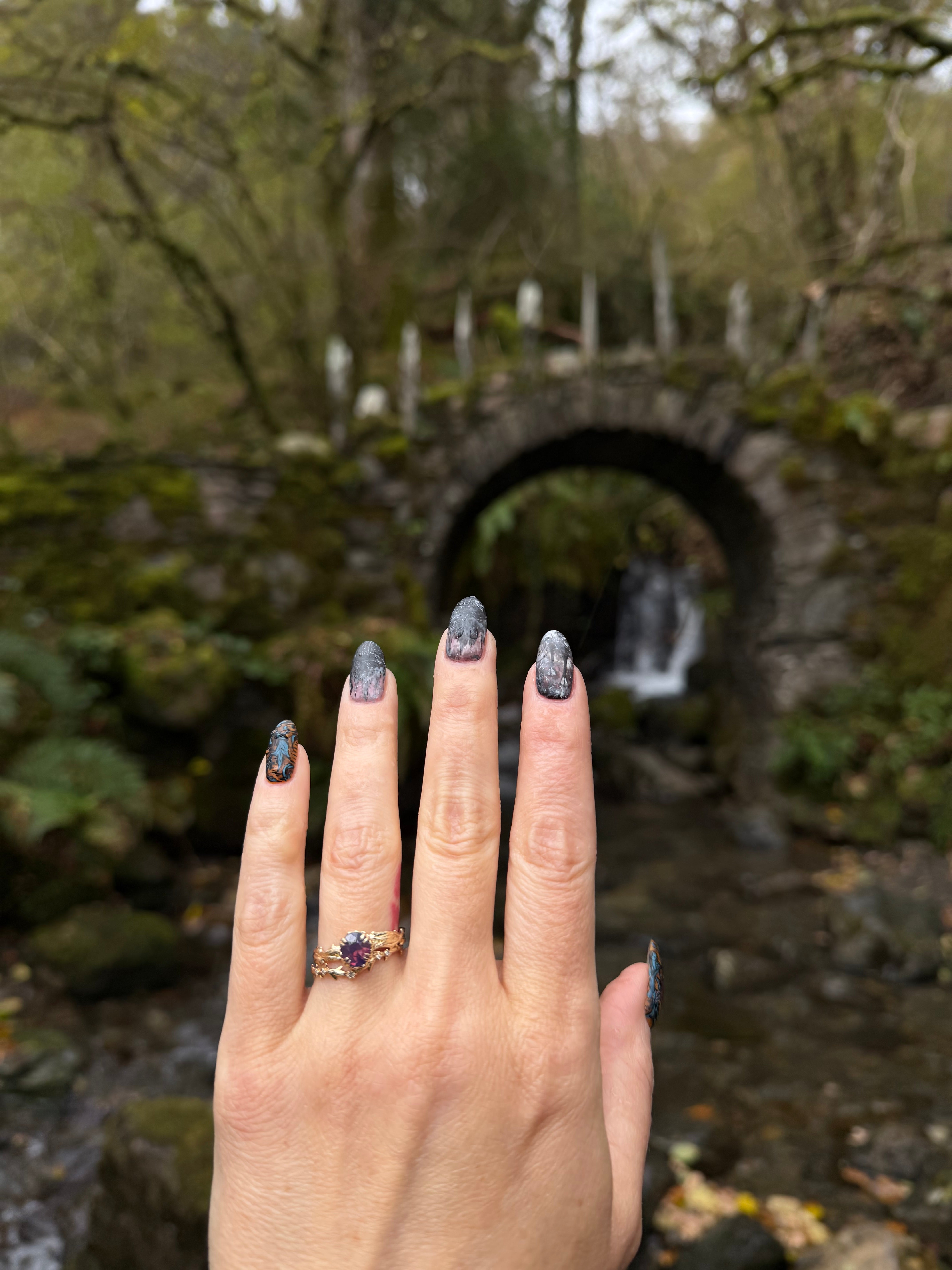 1.08ct Opalescent Sapphire Thorns + Roses