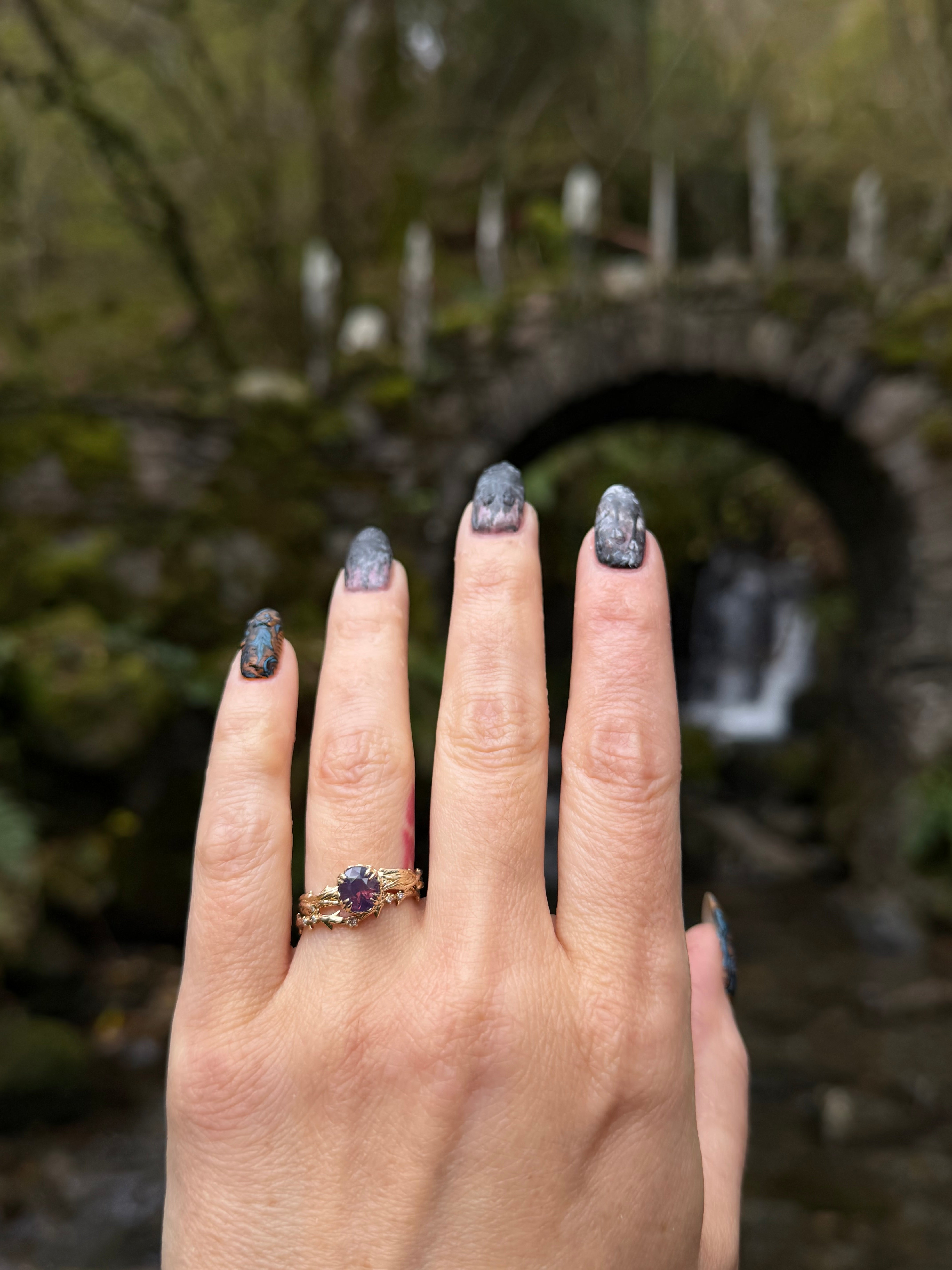 1.08ct Opalescent Sapphire Thorns + Roses