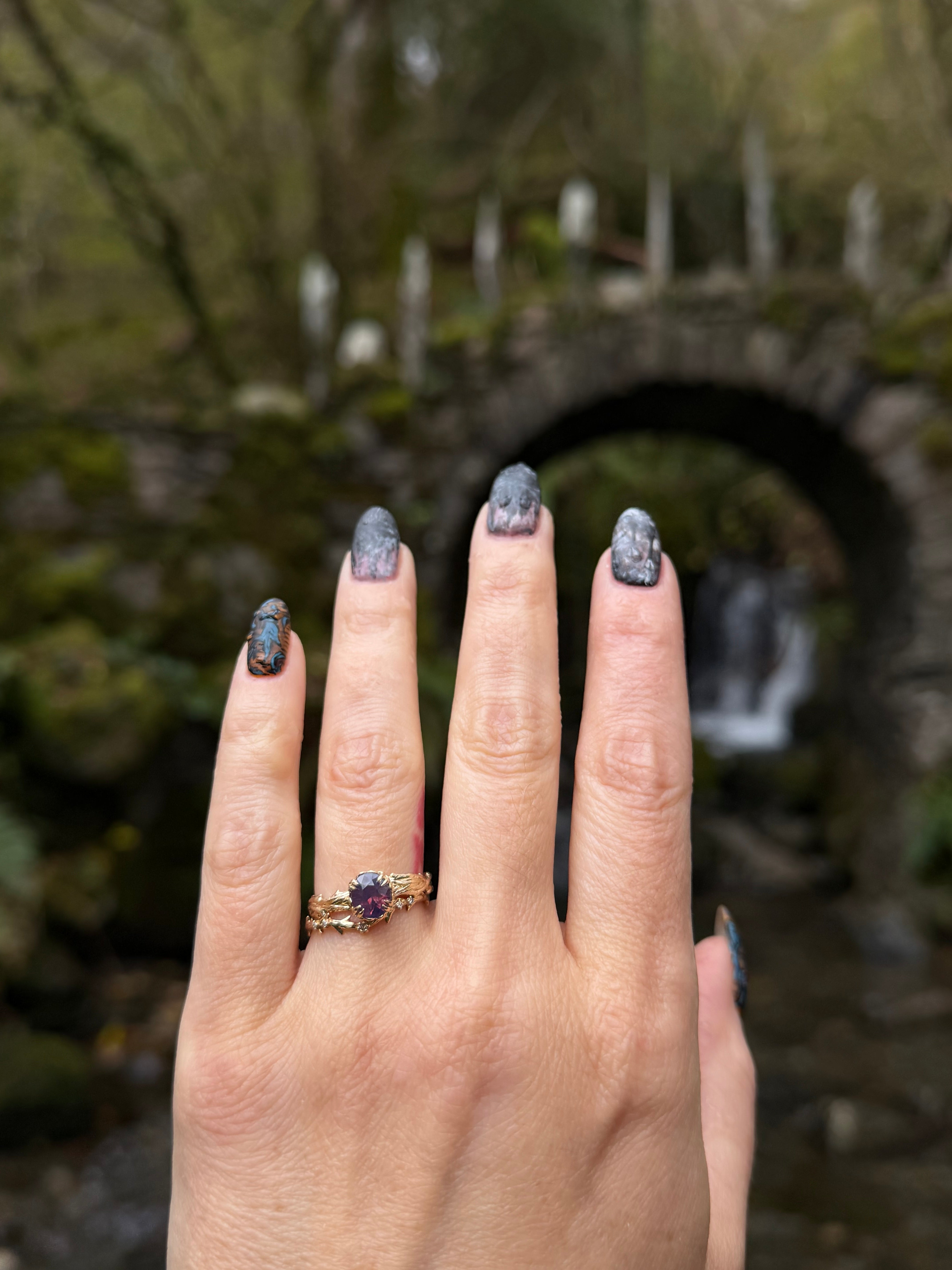 1.08ct Opalescent Sapphire Thorns + Roses