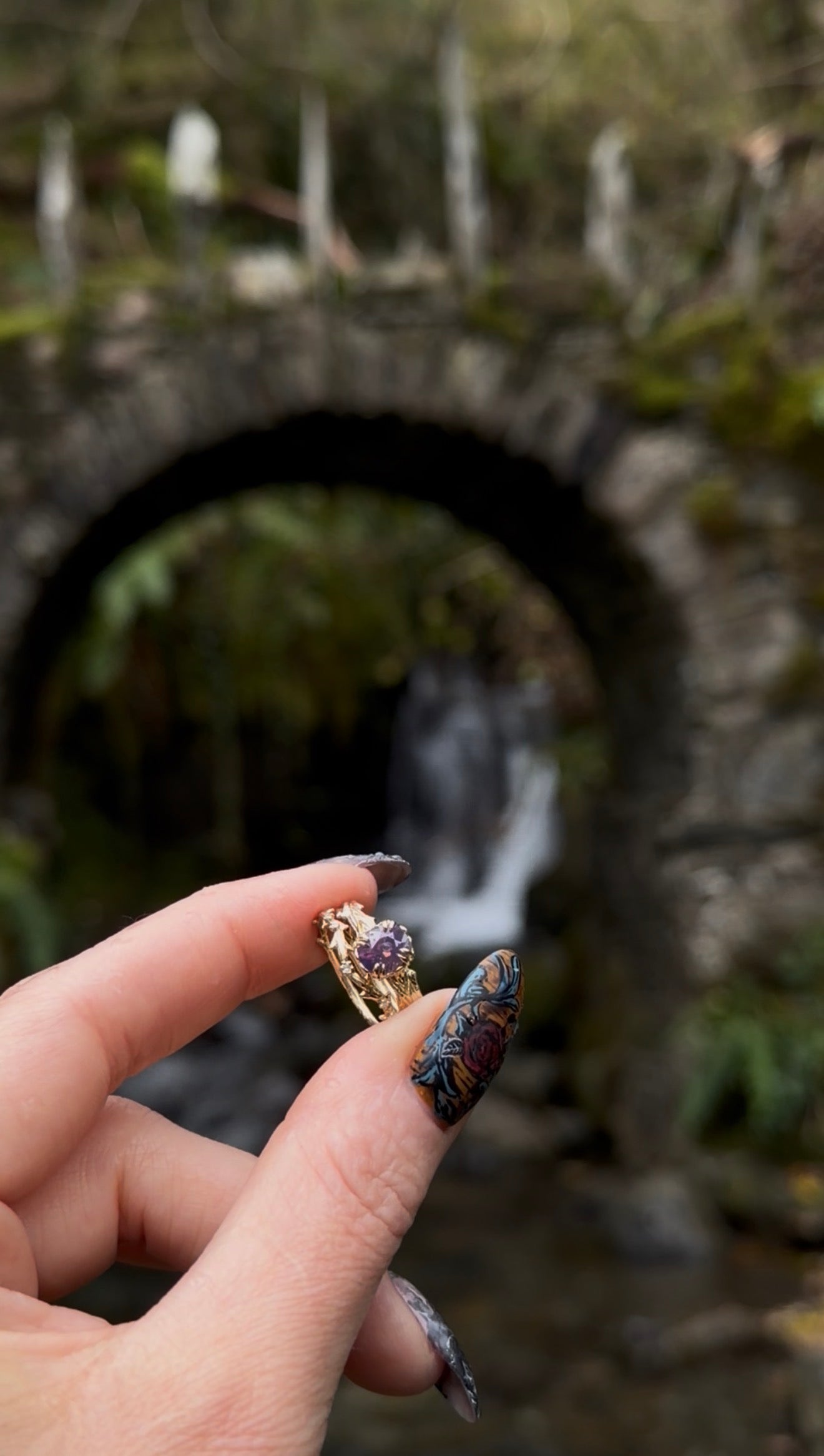 1.08ct Opalescent Sapphire Thorns + Roses