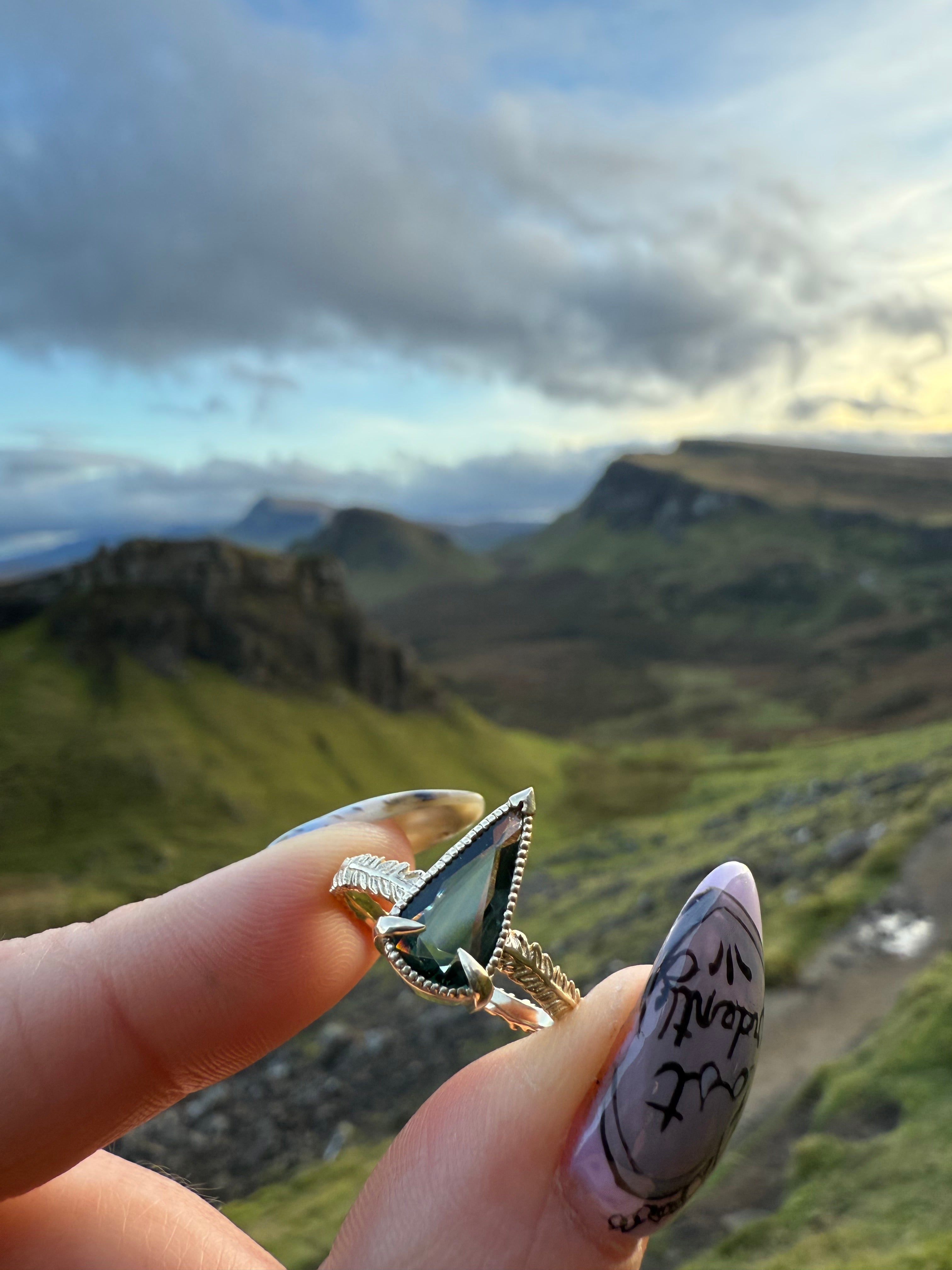 1.05ct Sapphire Shire