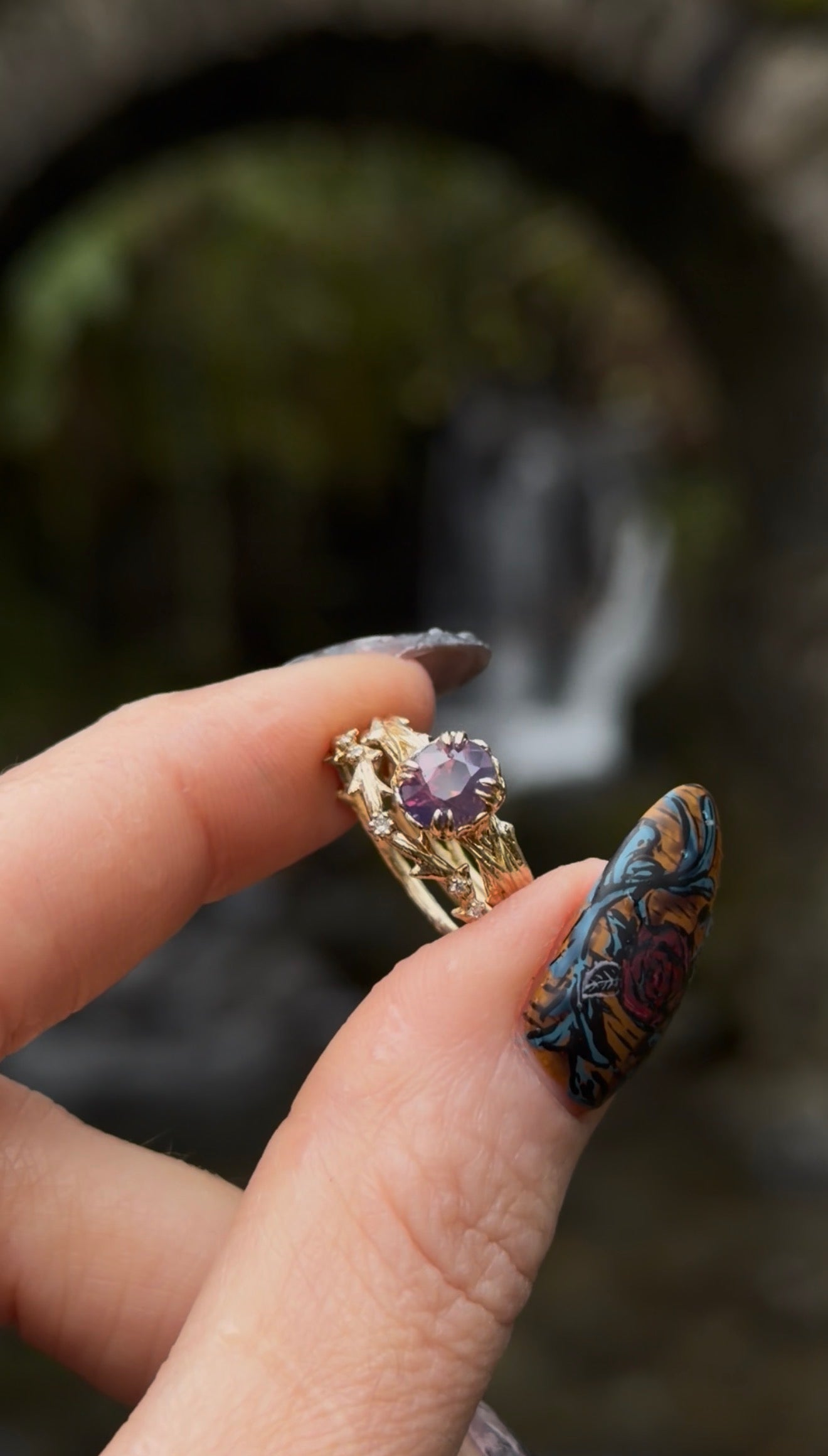 1.08ct Opalescent Sapphire Thorns + Roses