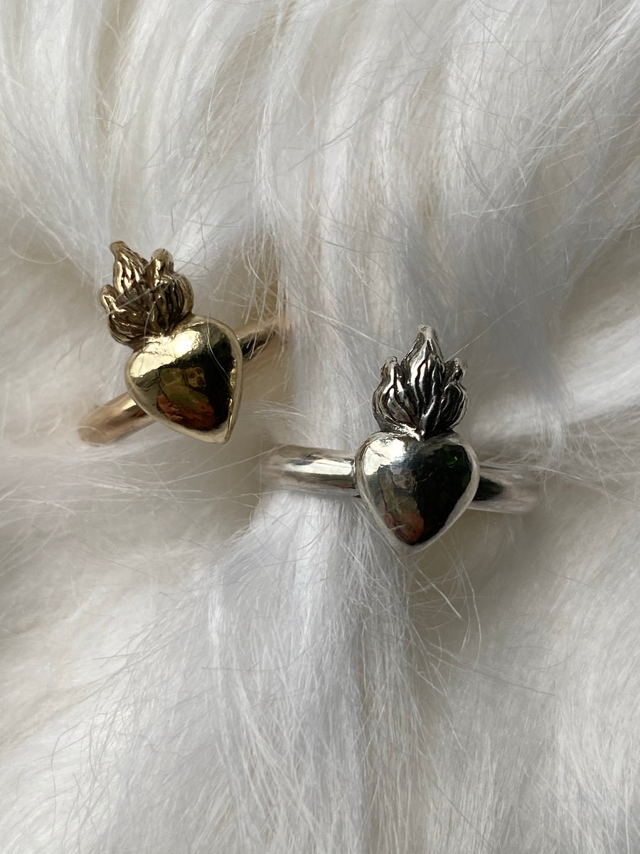 Dainty Sacred Heart Rings – MAC