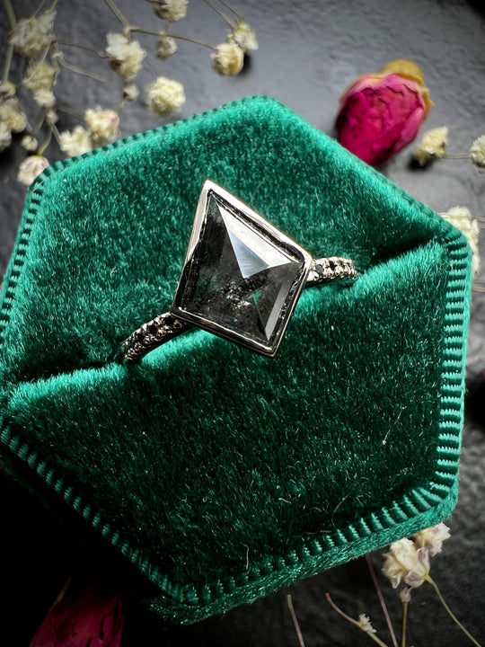 Kite with Pavé Band Setting